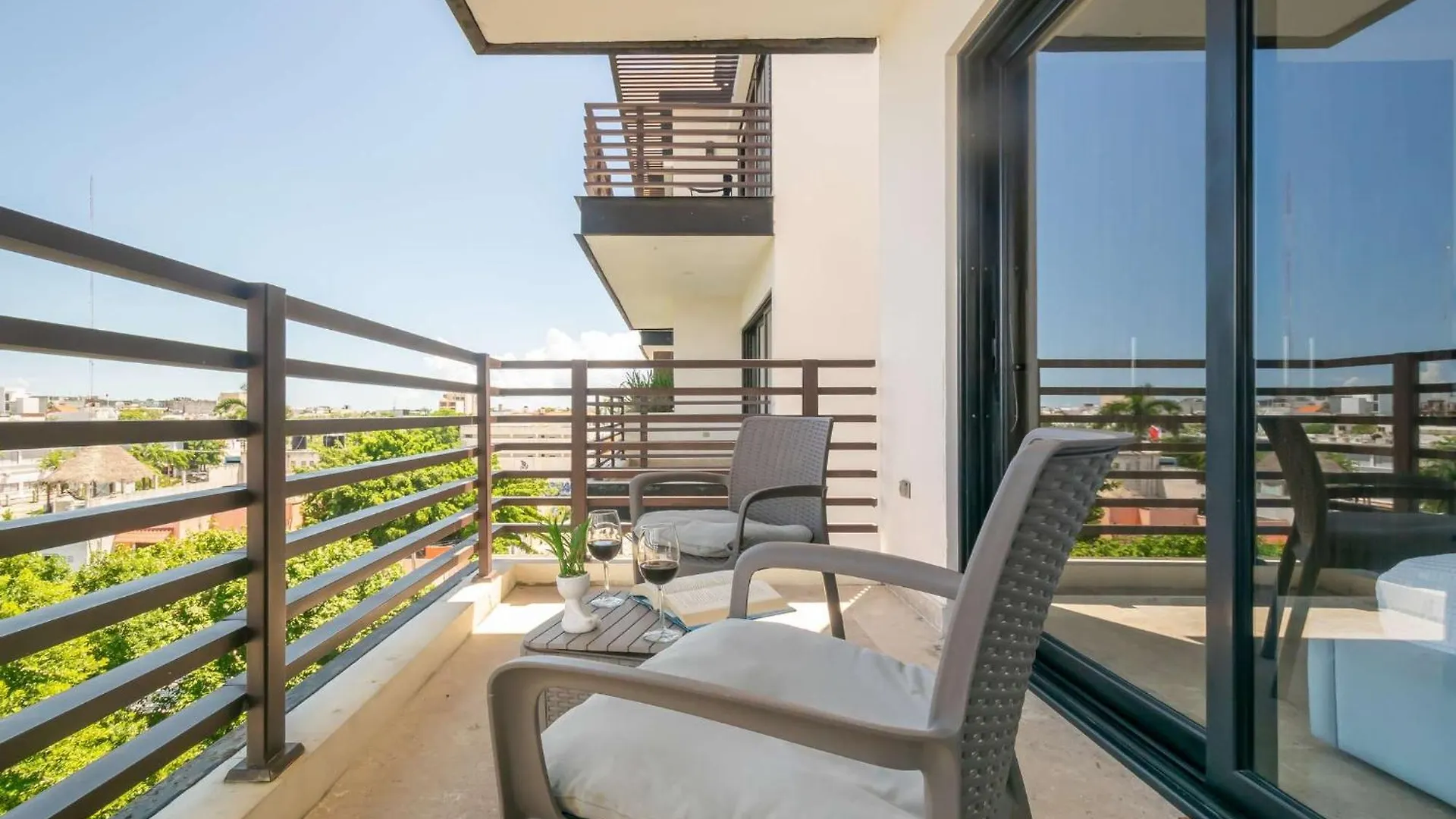 Holiday home Oceanview Pool & Lounge Private Balcony Gym & Bbq Villa Playa del Carmen